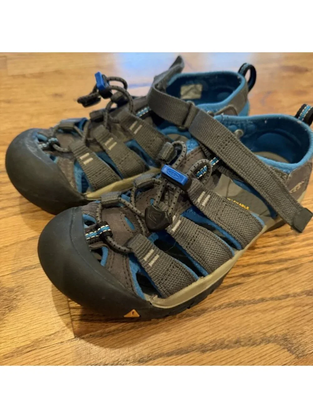 KEEN YOUTH SHOES SIZE 2 BLUE BLACK WATER SHOES SANDALS